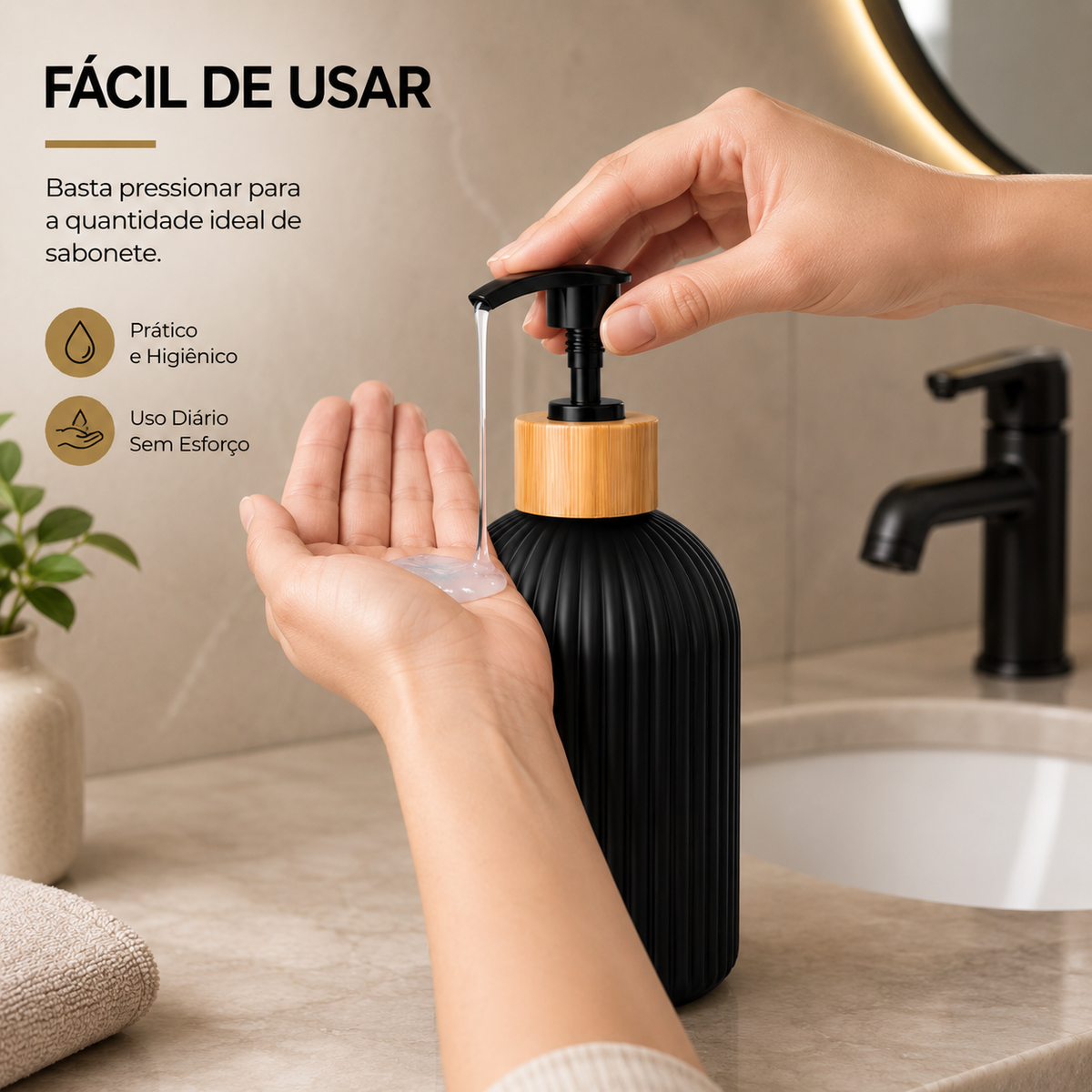 Dispenser para sabonete preto com detalhe em bambu